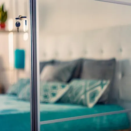 Park Royal 1 Apartment *