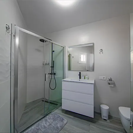 Park Royal 1 Apartment